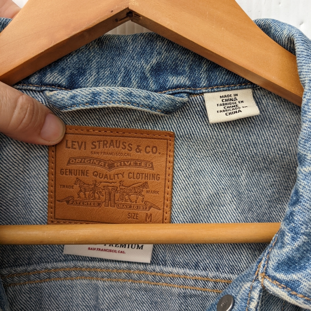 LEVI’S Ex Boyfriend Denim Logo Trucker Jacket - Picture 5 of 12